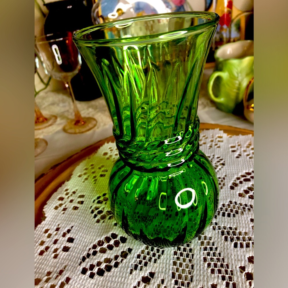 Green optic swirl vase